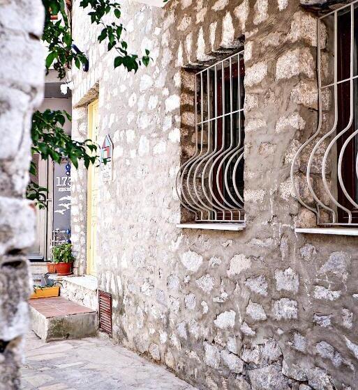 سوییت دوبلکس, Bono Hotel Old Town