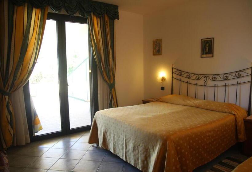 اتاق سوپریور سه تخته, La Barcarola