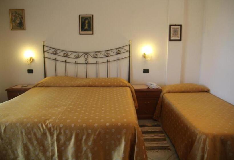 اتاق سوپریور سه تخته, La Barcarola