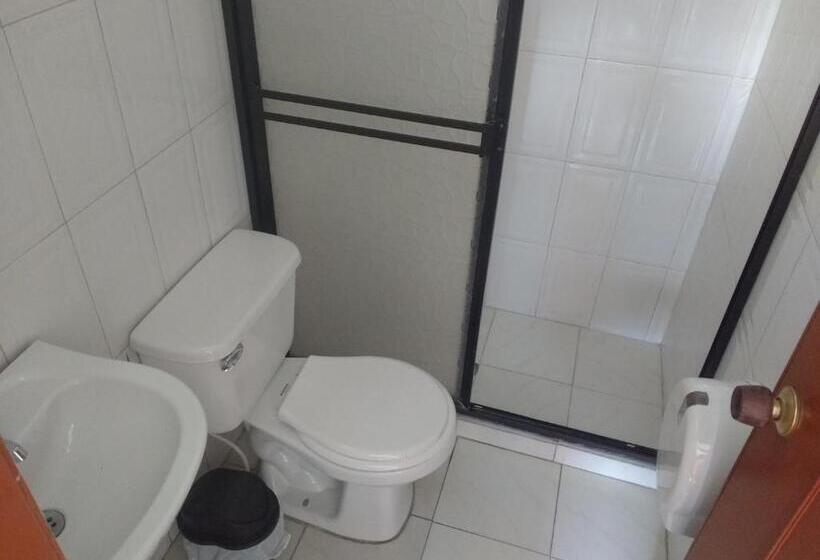 اتاق راحتی سه تخته, La Fontana
