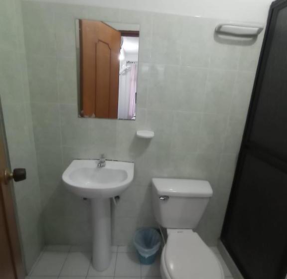 اتاق راحتی سه تخته, La Fontana