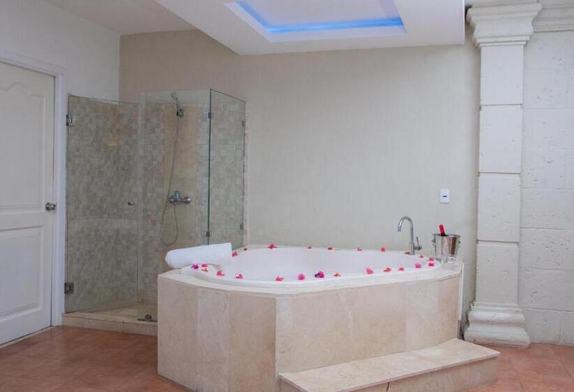 سوییت, Aparthotel Castillo Real