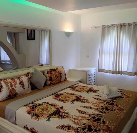 سوییت, Aparthotel Castillo Real
