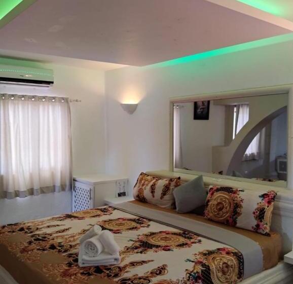 سوییت, Aparthotel Castillo Real