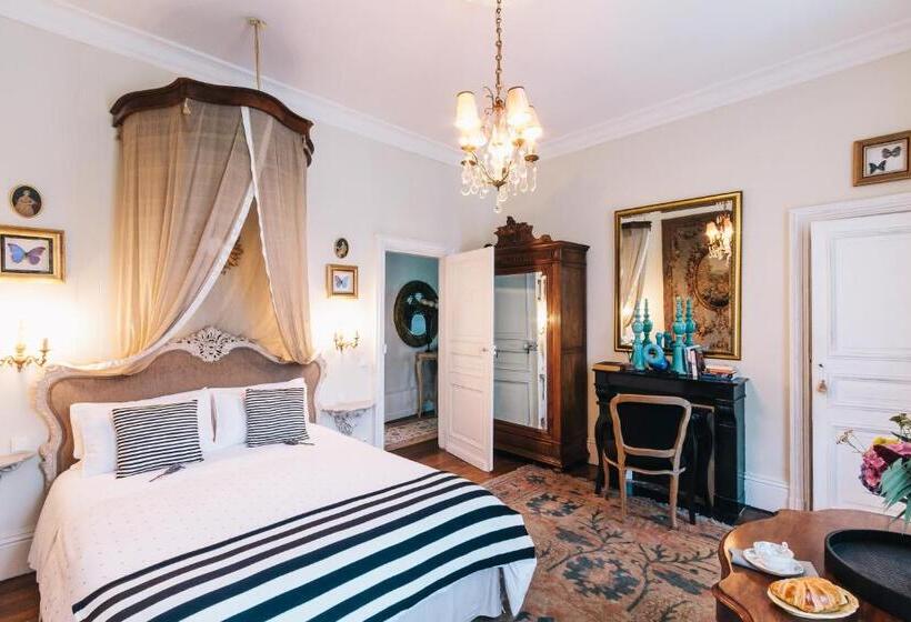 اتاق استاندارد با چشم‌انداز باغ, Château La Creuzette