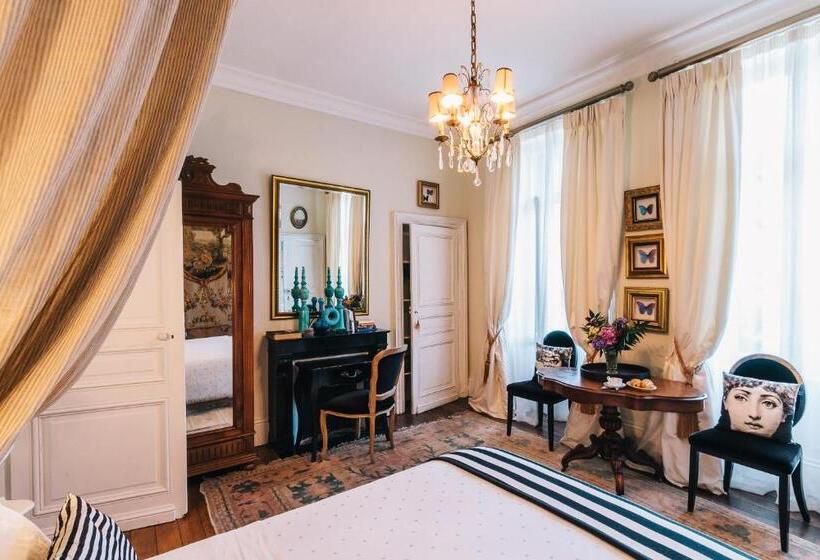 اتاق استاندارد با چشم‌انداز باغ, Château La Creuzette