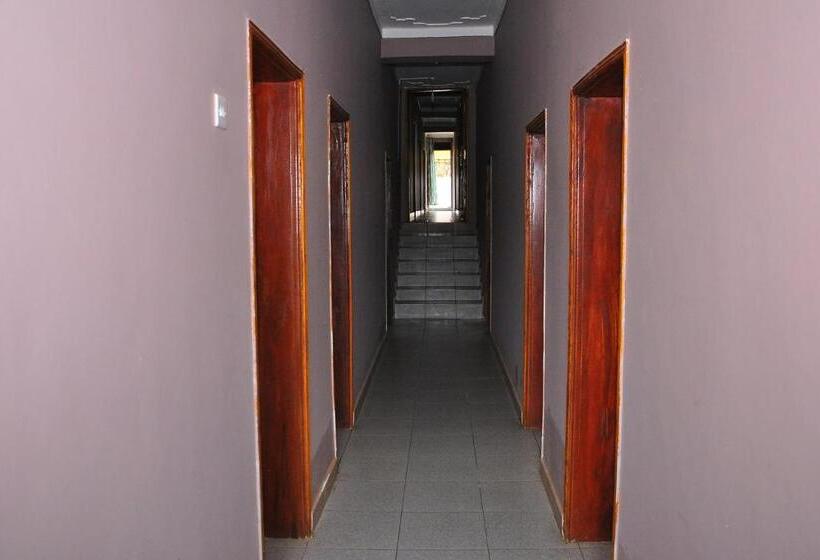 اتاق اکونومی, Namulanda Motel