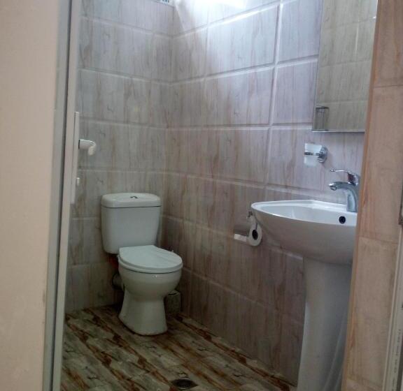 اتاق استاندارد چهار تخته با چشم‌انداز دریا, Small Guest House