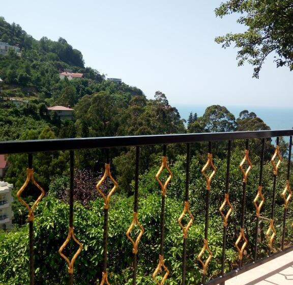 اتاق استاندارد چهار تخته با چشم‌انداز دریا, Small Guest House