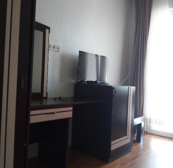 اتاق استاندارد چهار تخته با چشم‌انداز دریا, Small Guest House