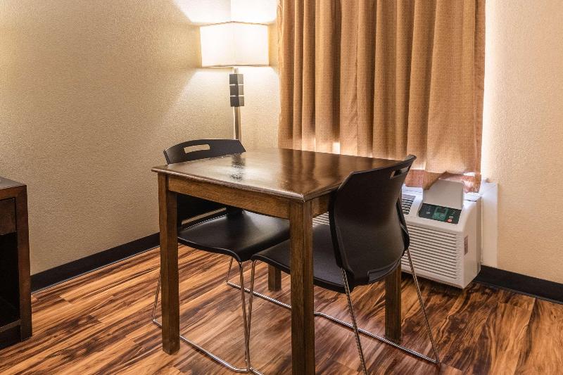 اتاق استاندارد با تخت بزرگ, Econo Lodge Hillsboro I 35