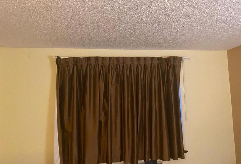 سوییت, Econo Lodge Inn & Suites