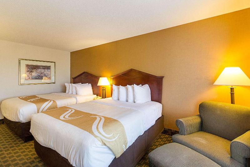 اتاق استاندارد با تخت دو نفره بزرگ, Quality Inn Fairmont