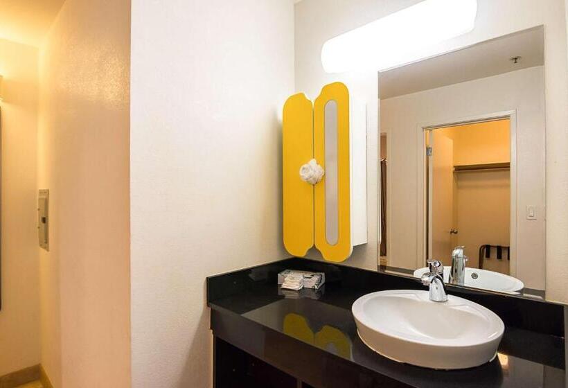 اتاق لوکس چهار تخته, Studio 6concord, Ca