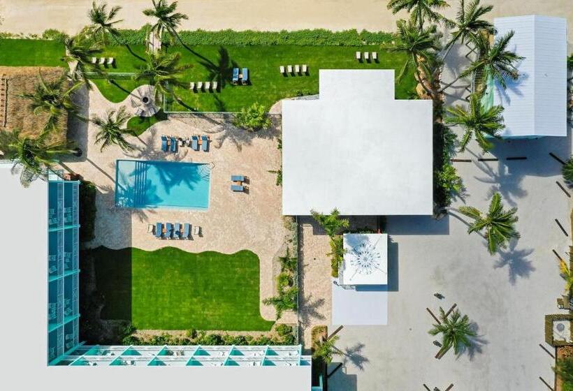 Deluxe Suite King Bed, Grassy Flats Resort & Beach Club