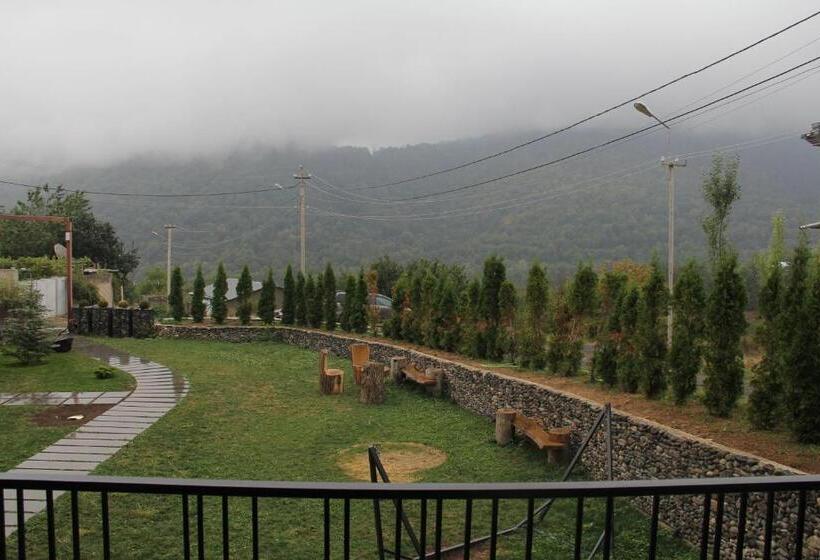 اتاق خانوادگی, Hover Boutique