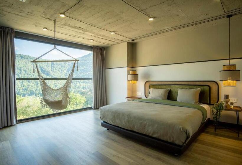 اتاق لوکس خانوادگی, Hover Boutique