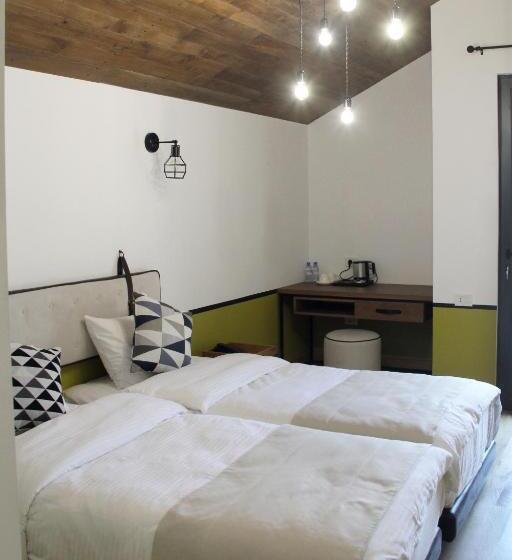 اتاق استاندارد, Hover Boutique