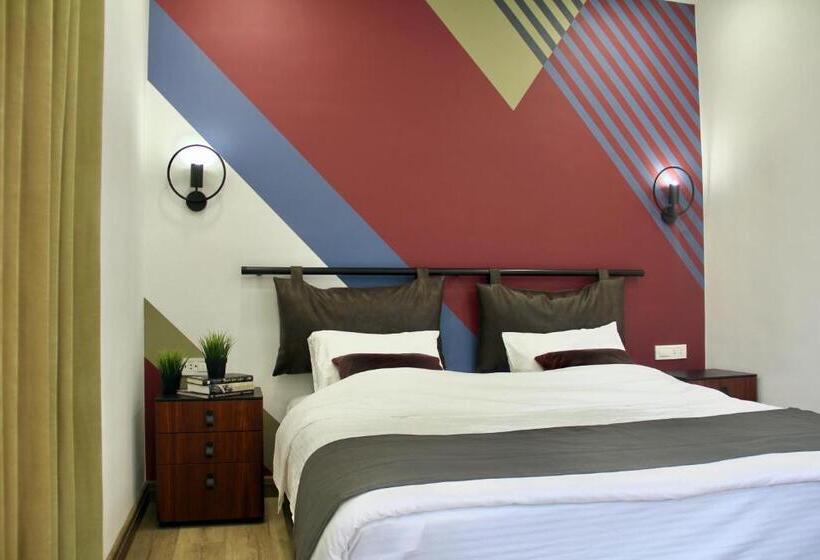 اتاق لوکس, Hover Boutique