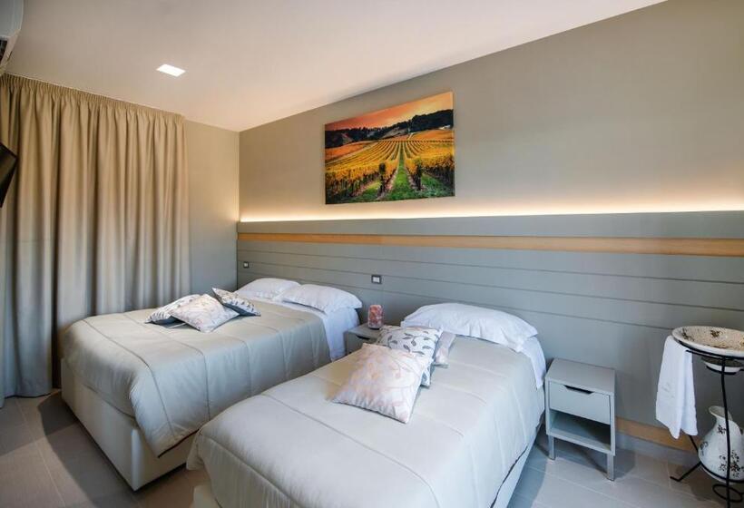 Standard Triple Room with Terrace, Regina Viarum