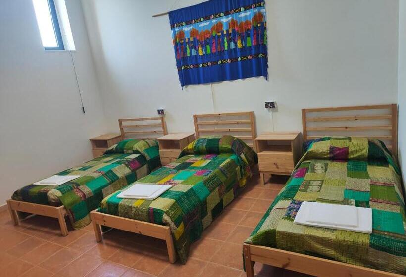 اتاق استاندارد سه نفره, Beteyà Hostel Don Bosco