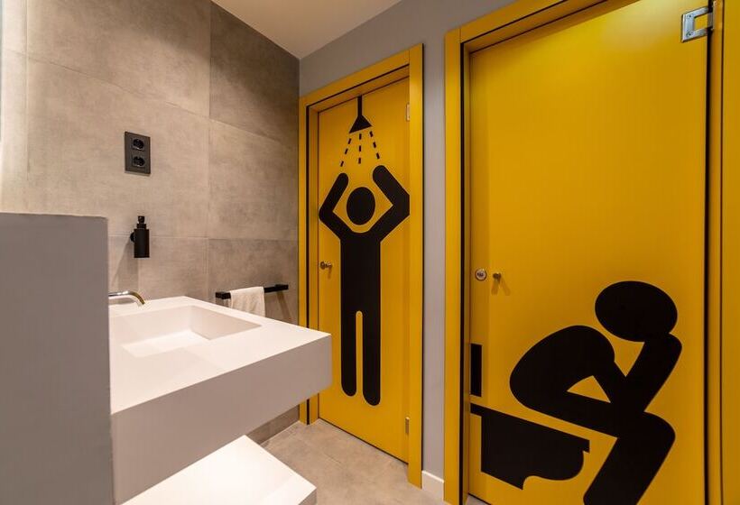 اتاق استاندارد چهار تخته, Petit Hostel La Latina