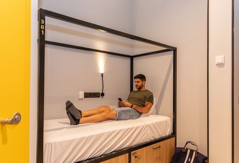 اتاق استاندارد چهار تخته, Petit Hostel La Latina