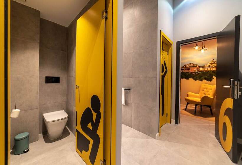 تختخواب در اتاق مشترک, Petit Hostel La Latina