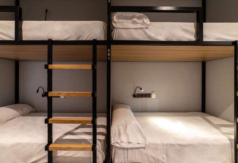 تختخواب در اتاق مشترک, Petit Hostel La Latina