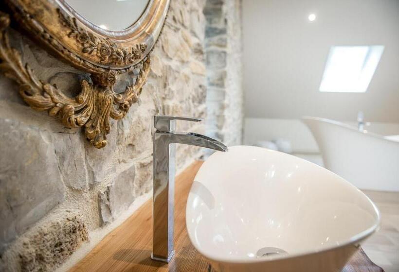 سوییت لوکس, Couvent De La Salette & Spa