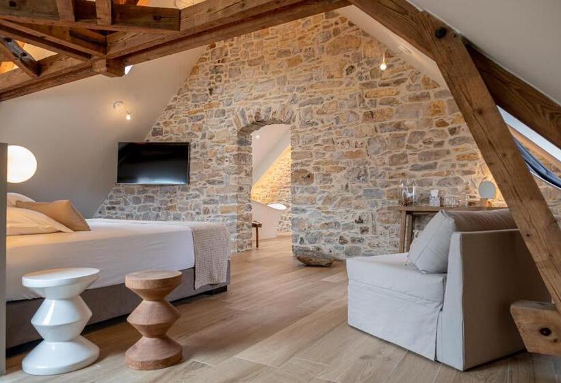 سوییت لوکس, Couvent De La Salette & Spa