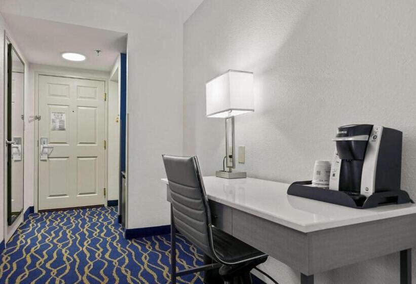 اتاق استاندارد با تخت بزرگ, Best Western Plus Lake Lanier Gainesville Hotel & Suites