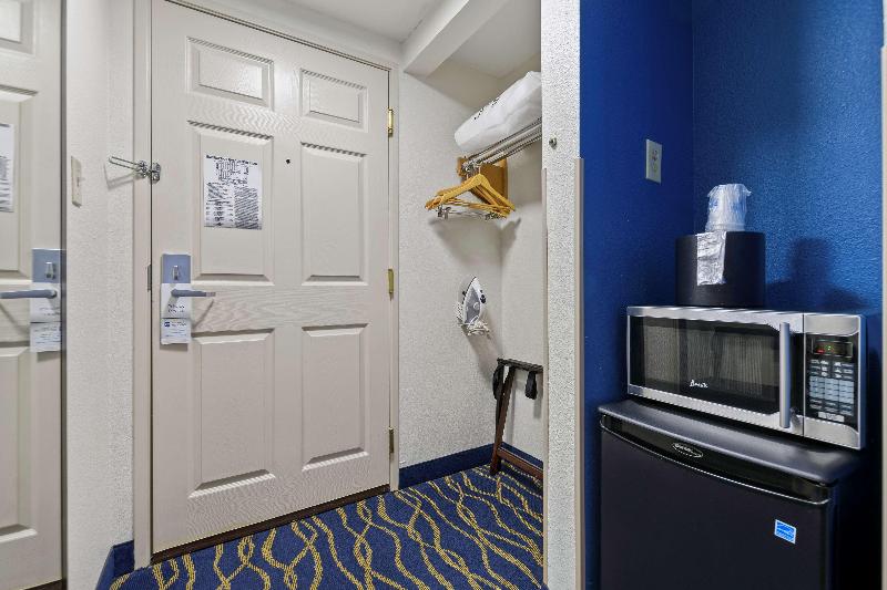 اتاق استاندارد با تخت بزرگ, Best Western Plus Lake Lanier Gainesville Hotel & Suites