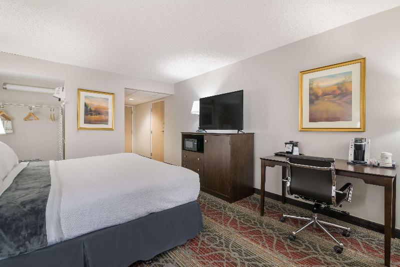 Camera Standard Pat King Adaptată pentru Discapacitaţi, Best Western Saranac Lake