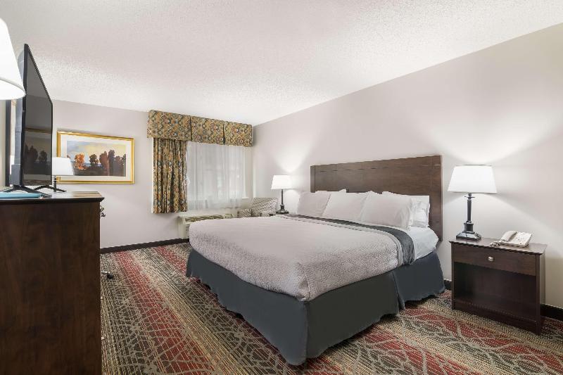 Camera Standard Pat King Adaptată pentru Discapacitaţi, Best Western Saranac Lake