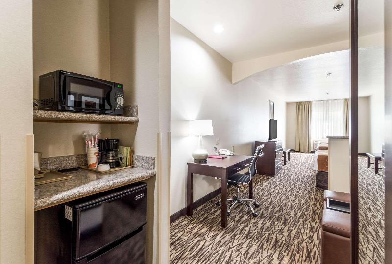 سوییت, Comfort Suites Portland Airport