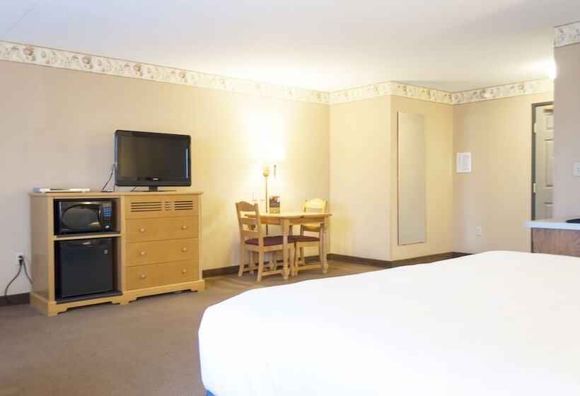 Suite with Hot Tub, Country Inn & Suites By Radisson, Cedar Falls, Ia