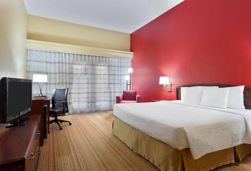 اتاق دلوکس مخصوص معلولین, Courtyard Chesapeake Greenbrier