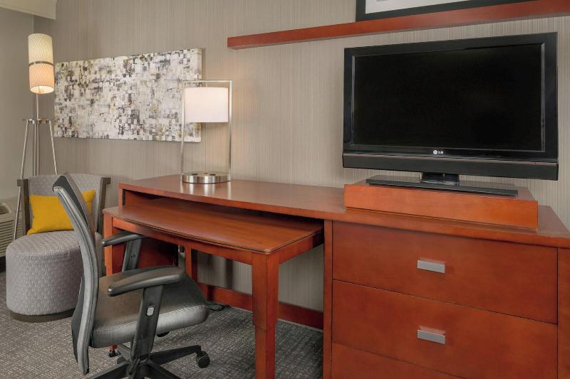 اتاق استاندارد با تخت بزرگ, Courtyard By Marriott New Haven Orange