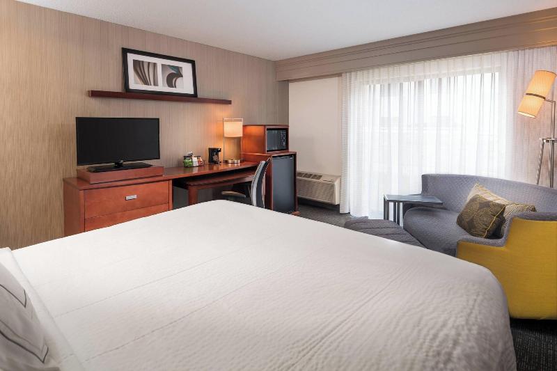 اتاق استاندارد با تخت بزرگ, Courtyard By Marriott New Haven Orange