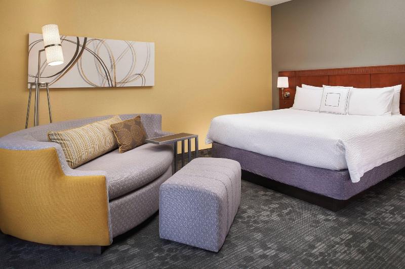 اتاق استاندارد با تخت بزرگ, Courtyard St. Louis Westport Plaza