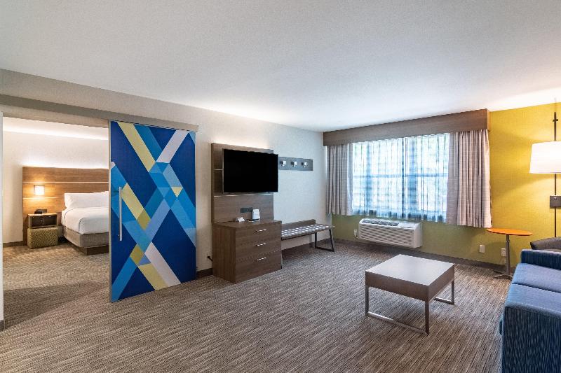 سوییت, Holiday Inn Express & Suites Camarillo, An Ihg