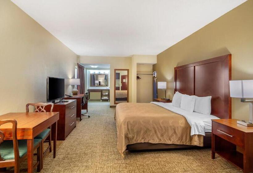 اتاق استاندارد با تخت بزرگ برای معلولان, Quality Inn & Suites Olde Town