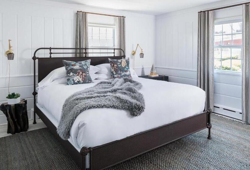 Suite Pat King, The Coonamessett