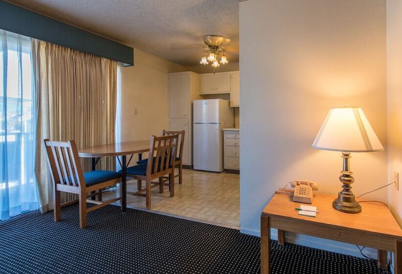 سوییت اجرایی, Coral Reef Inn & Condo Suites