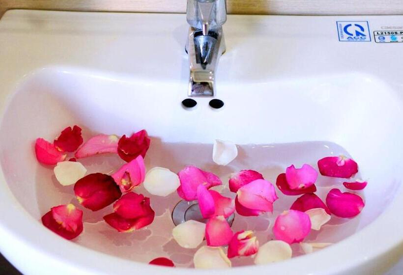 اتاق لوکس با چشم‌انداز باغ, Dream Flower Homestay