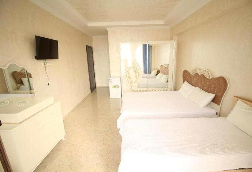 Triple Room Sea View, Medea Kvariati