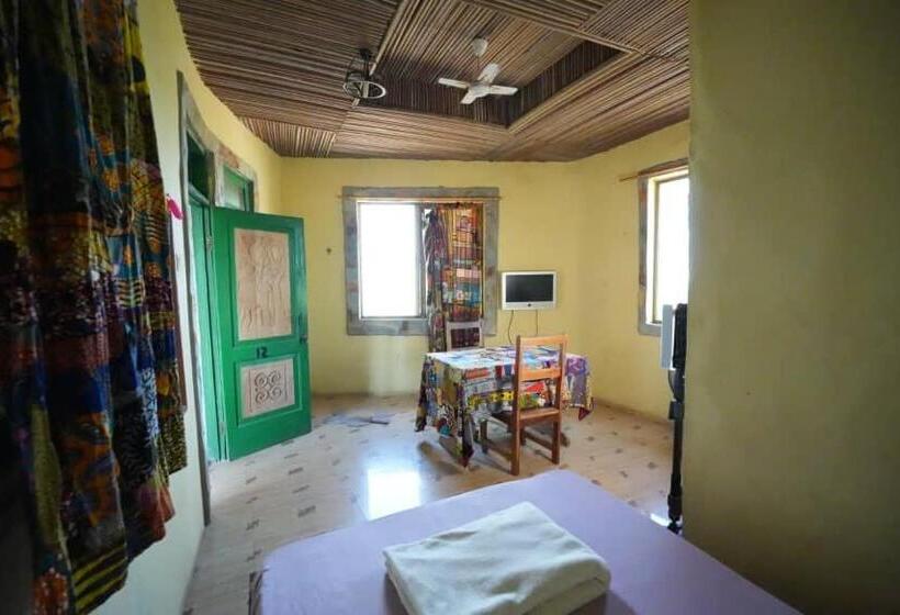 اتاق لوکس با چشم‌انداز دریا, Akomapa Village