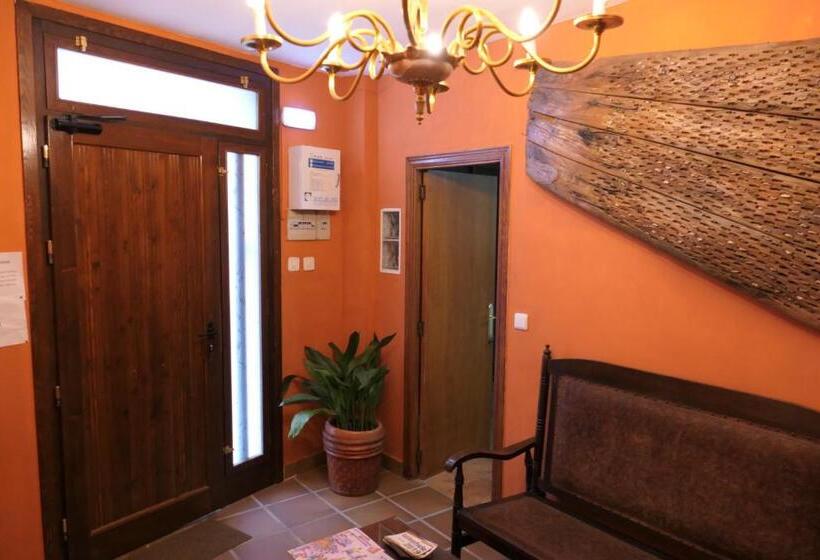 خانه 2 خوابه, Casa Escosa