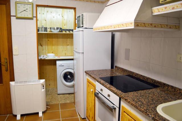 خانه 2 خوابه, Casa Escosa